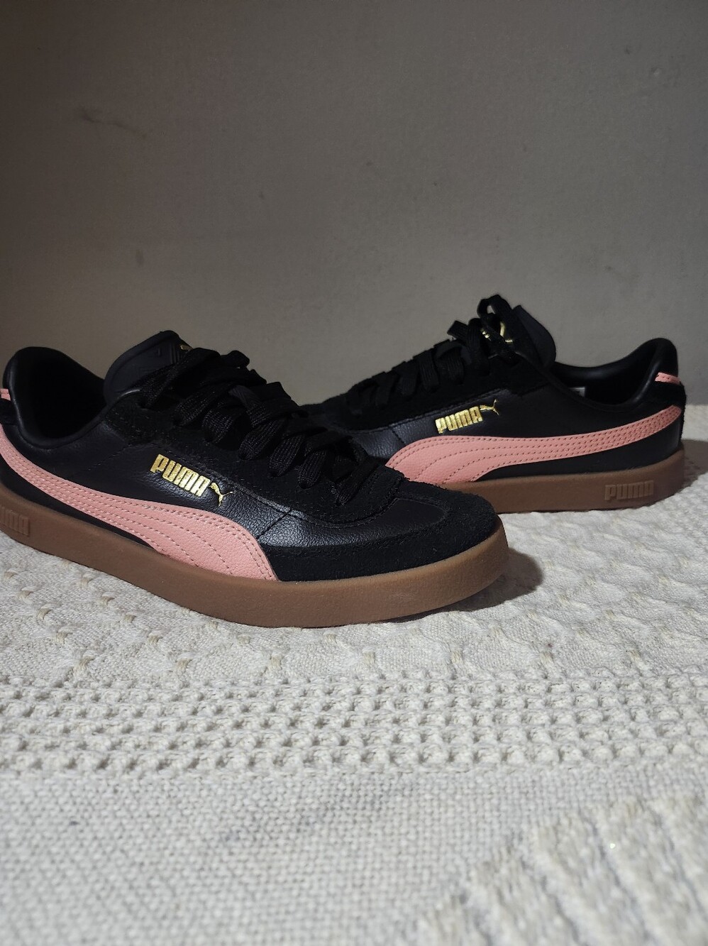 Kids Unisex PUMA Black Sneakers with Pink Stripe and Gum Sole